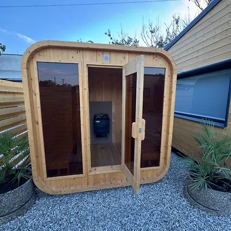 Sauna & Pool Reatreat *